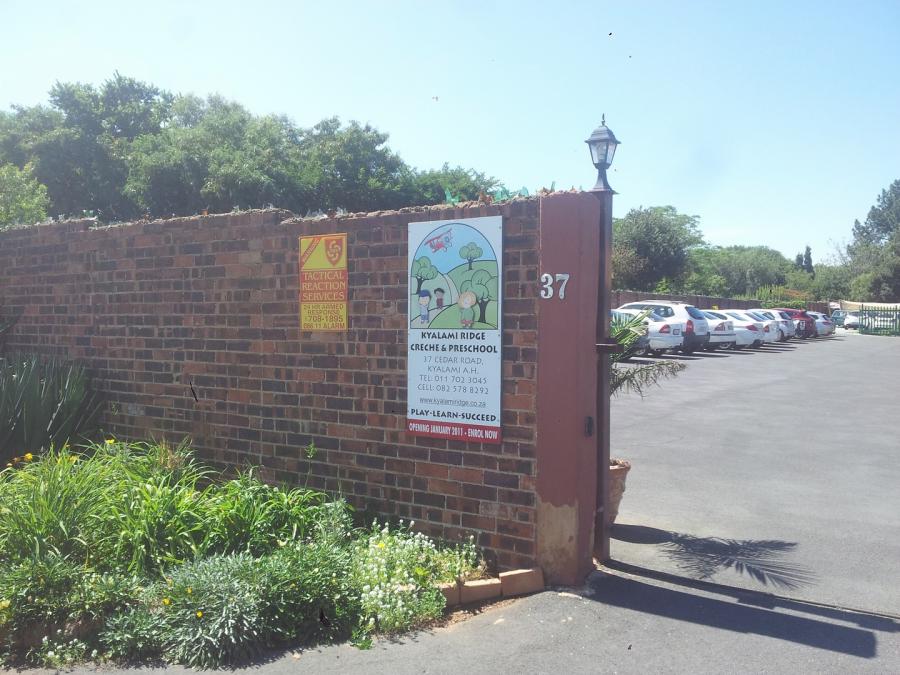 kyalami-ridge-venue_Gate and large parking space Copy.jpg